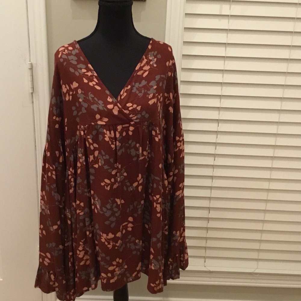 Crepas Women's V-Neck Floral Tunic in Rust EUC - 2X